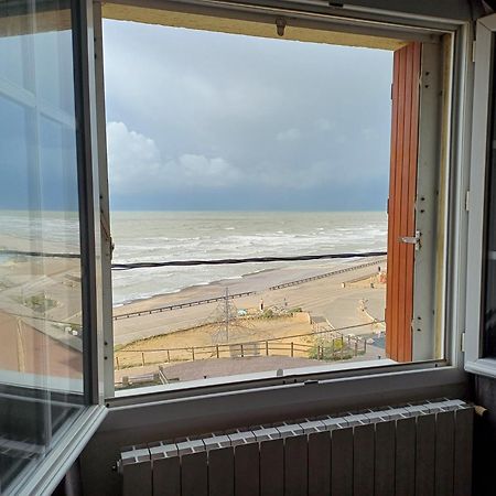 Au Gre Des Marees 2 Appartement Face A La Mer 2Eme Etage Ault Luaran gambar