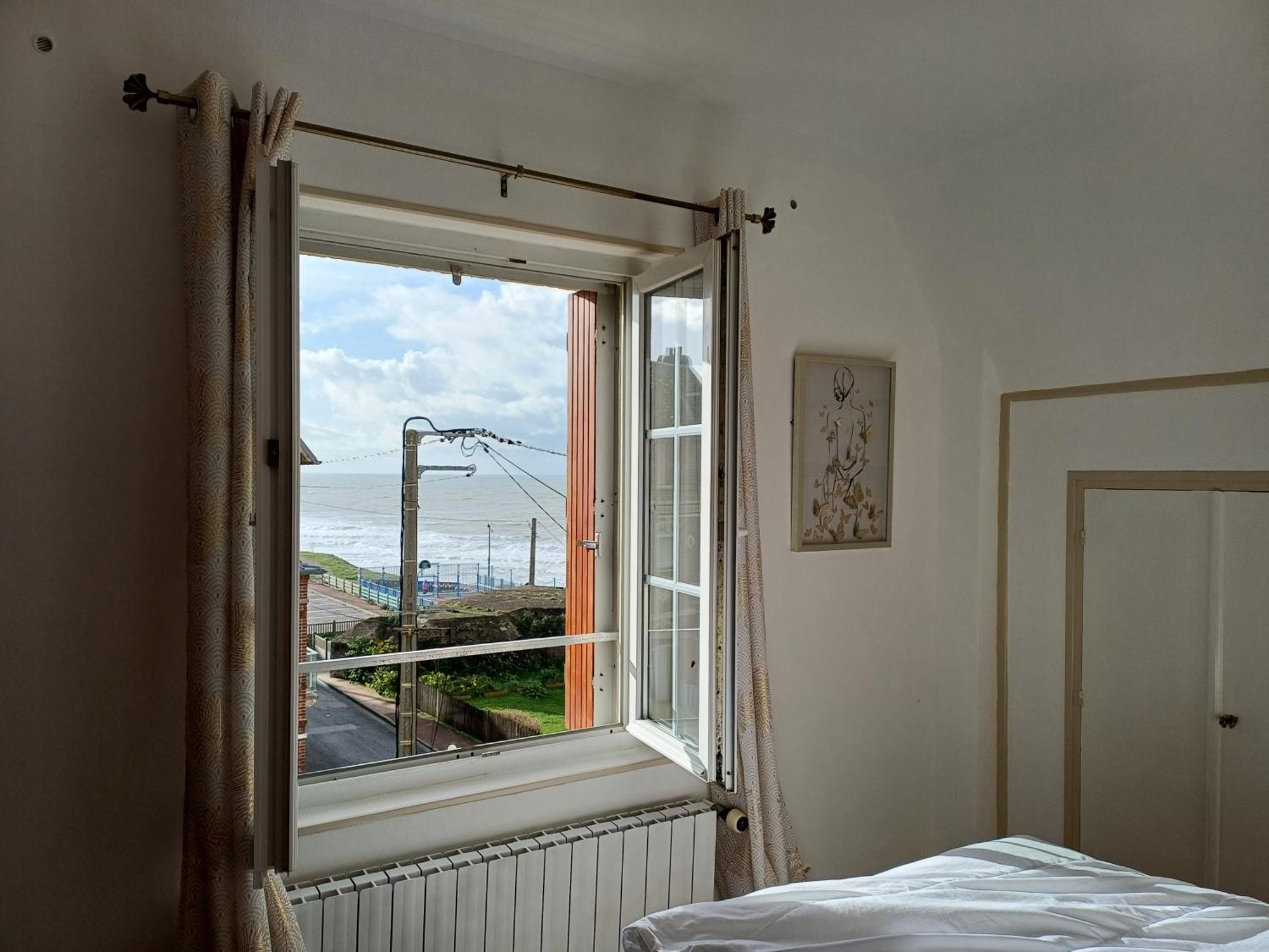 Au Gre Des Marees 2 Appartement Face A La Mer 2Eme Etage Ault Luaran gambar